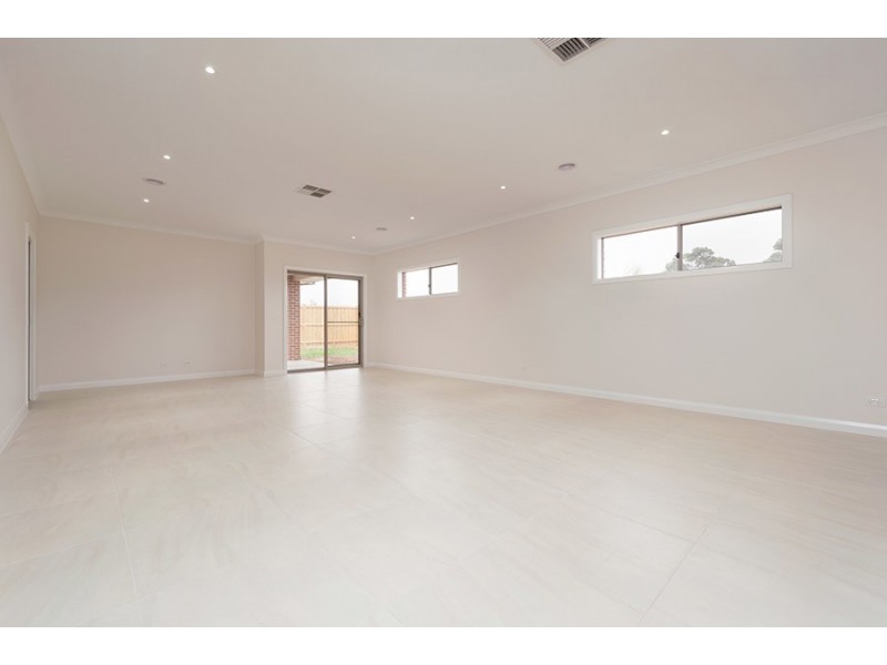 8 Willsmere Way, Mickleham VIC 3064