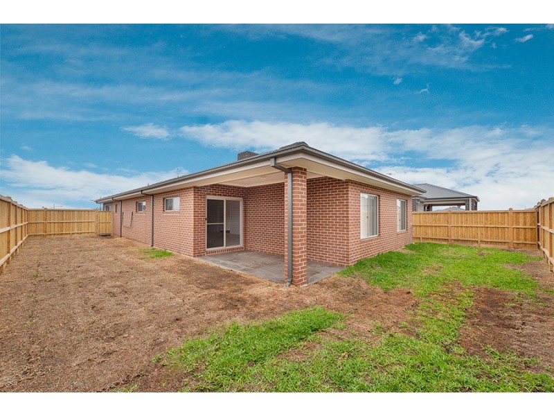 8 Willsmere Way, Mickleham VIC 3064