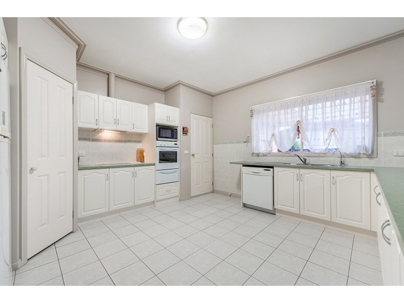 18 Grandview Boulevard, Craigieburn VIC 3064