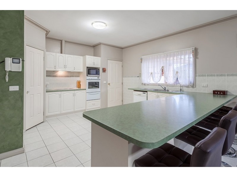 18 Grandview Boulevard, Craigieburn VIC 3064