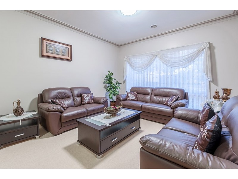 18 Grandview Boulevard, Craigieburn VIC 3064