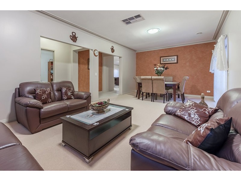18 Grandview Boulevard, Craigieburn VIC 3064