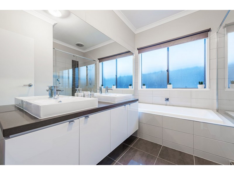 50 Baronial Way, Craigieburn VIC 3064