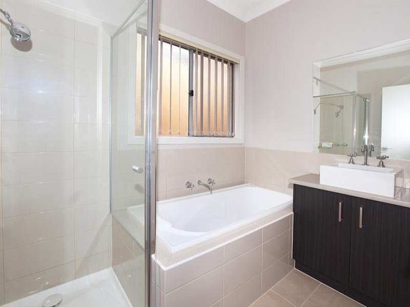 9 Leveque Loop, Craigieburn VIC 3064