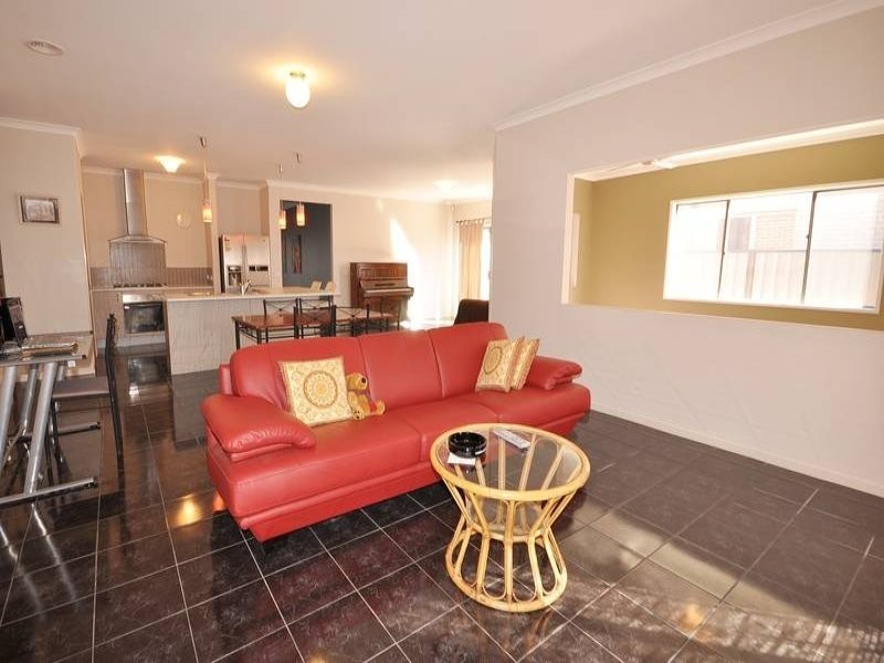 9 Rosleigh Drive, Craigieburn VIC 3064