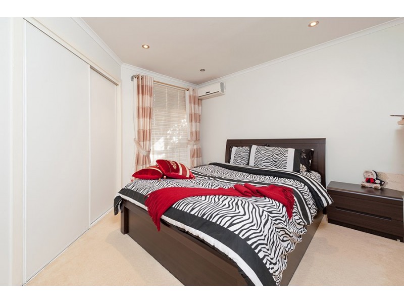 13 McLaurin Avenue, Roxburgh Park VIC 3064