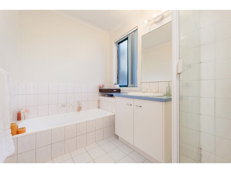 13 McLaurin Avenue, Roxburgh Park VIC 3064