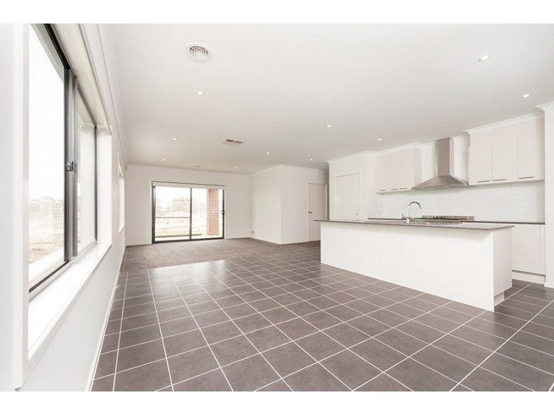 13 Lush Drive, Craigieburn VIC 3064