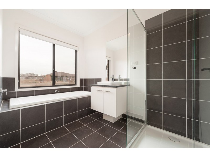 13 Lush Drive, Craigieburn VIC 3064