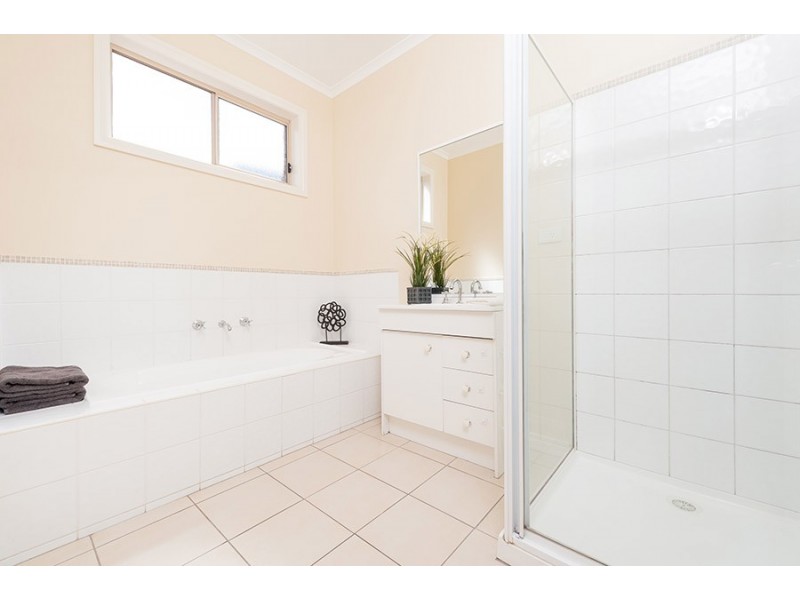 6 Berrima Close, Craigieburn VIC 3064