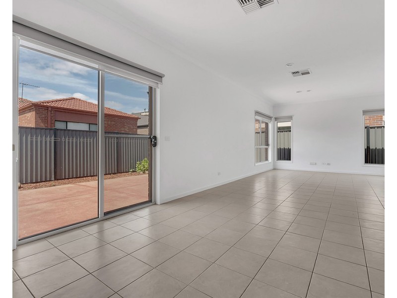 30 Ebony Circuit, Craigieburn VIC 3064