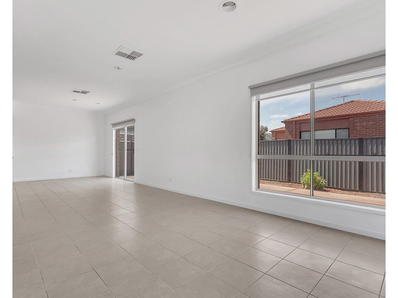 30 Ebony Circuit, Craigieburn VIC 3064