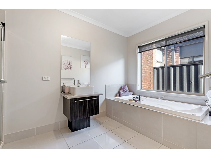 20 Black Wattle Road, Craigieburn VIC 3064