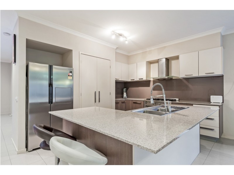 64 Hyde Park Avenue, Craigieburn VIC 3064