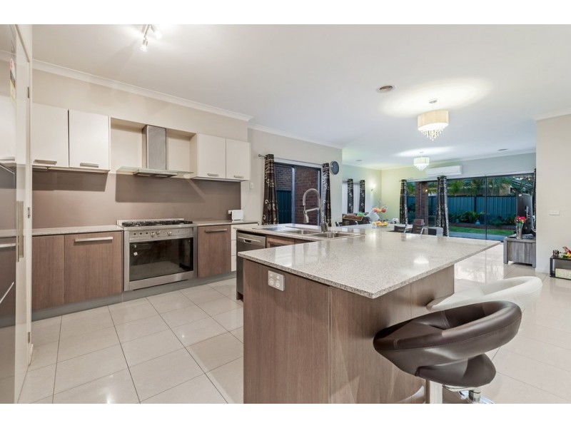 64 Hyde Park Avenue, Craigieburn VIC 3064