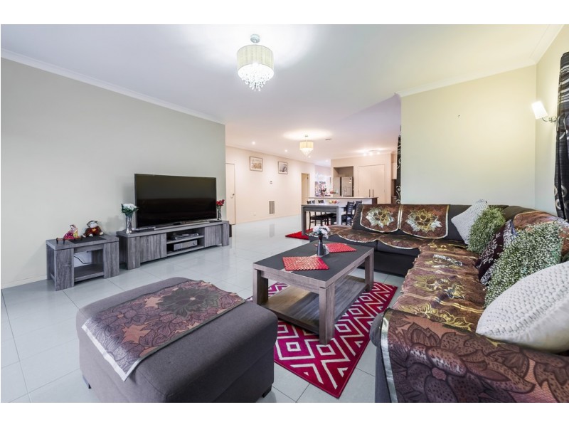 64 Hyde Park Avenue, Craigieburn VIC 3064