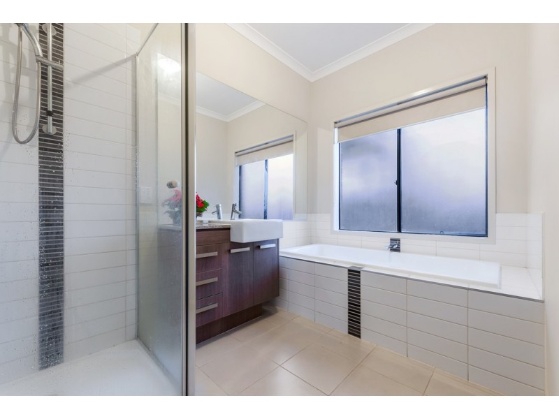 64 Hyde Park Avenue, Craigieburn VIC 3064