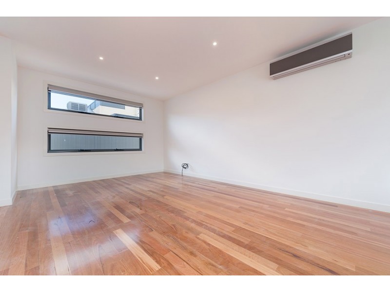 2/16 Coniston Avenue, Airport West VIC 3042
