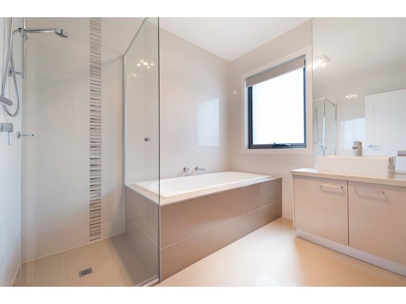 2/16 Coniston Avenue, Airport West VIC 3042