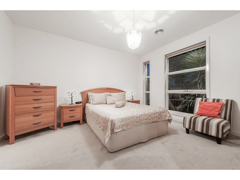 27 Statesman Avenue, Roxburgh Park VIC 3064