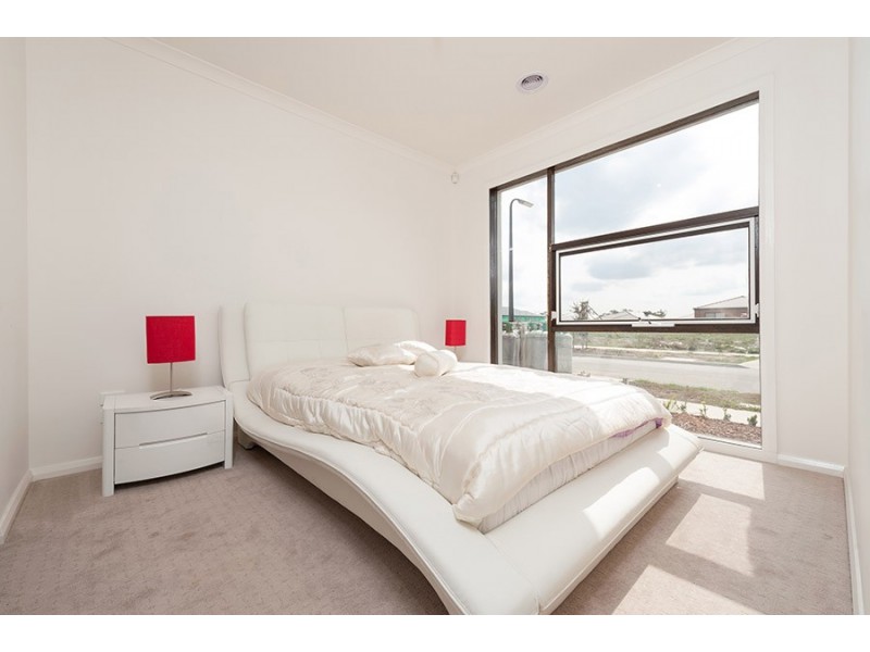 30 Hollington Drive, Mickleham VIC 3064