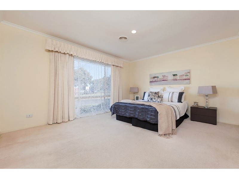 76 Sandover Drive, Roxburgh Park VIC 3064