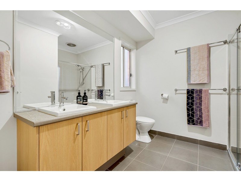 9 Burrora Way, Craigieburn VIC 3064