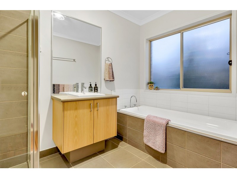 9 Burrora Way, Craigieburn VIC 3064