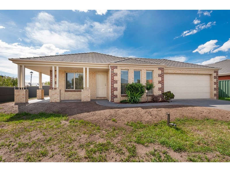 8 Swinburne Close, Craigieburn VIC 3064