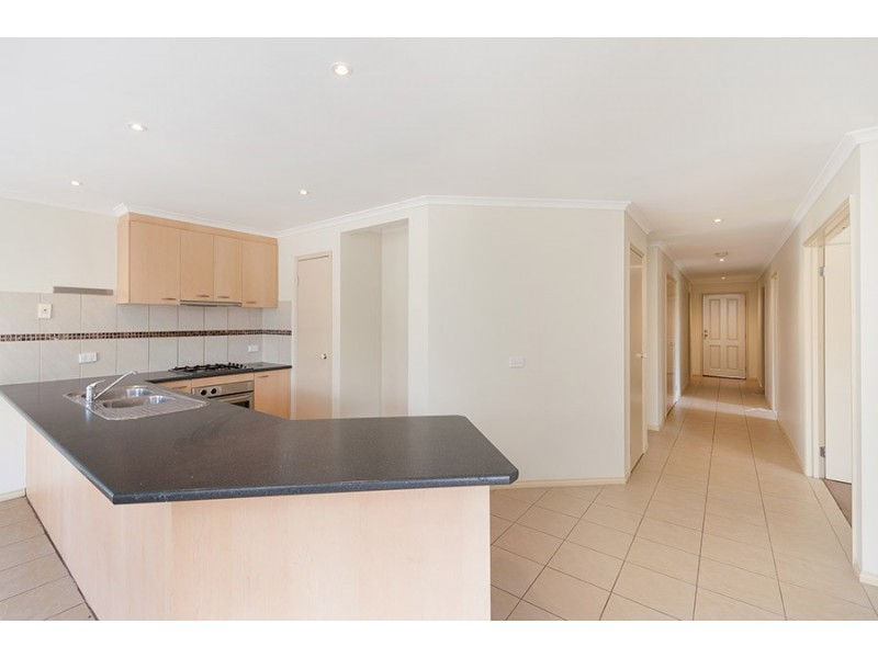 8 Swinburne Close, Craigieburn VIC 3064