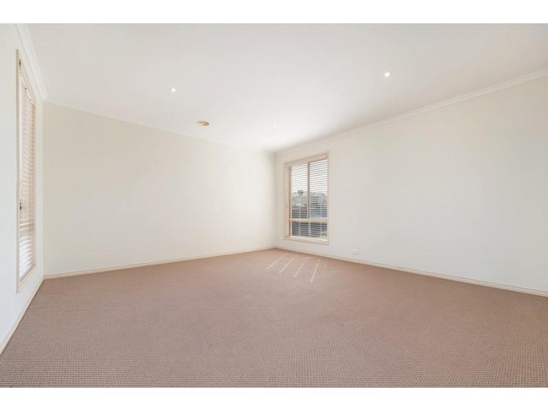 8 Swinburne Close, Craigieburn VIC 3064