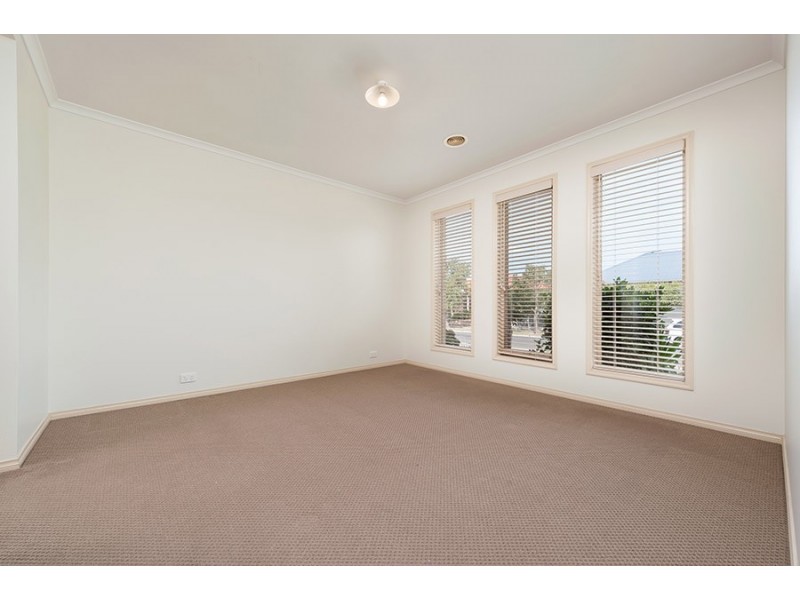 8 Swinburne Close, Craigieburn VIC 3064