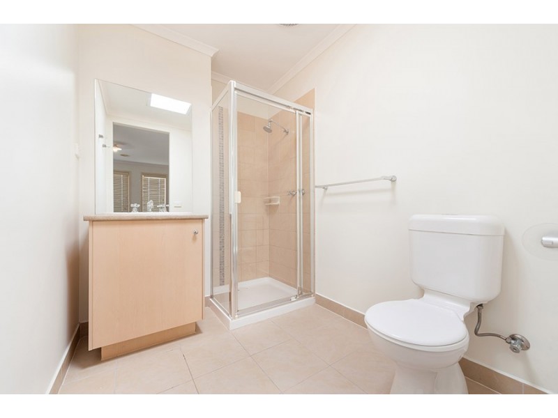 8 Swinburne Close, Craigieburn VIC 3064