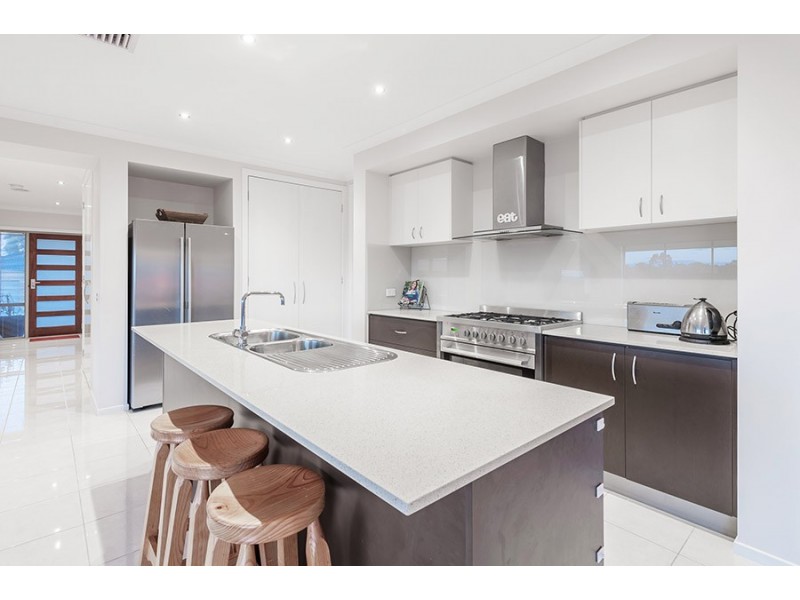 5 Leveque Loop, Craigieburn VIC 3064