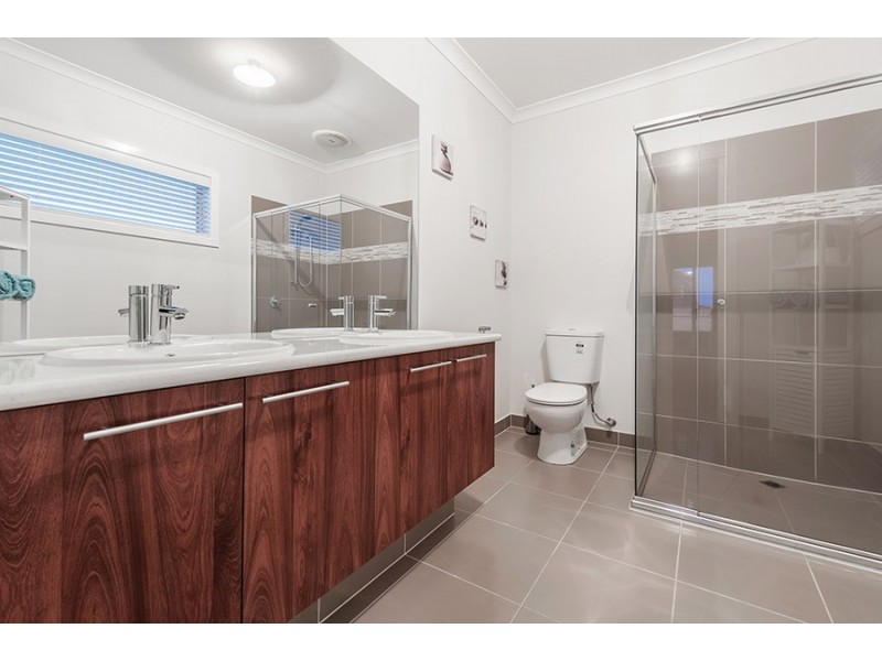 5 Leveque Loop, Craigieburn VIC 3064