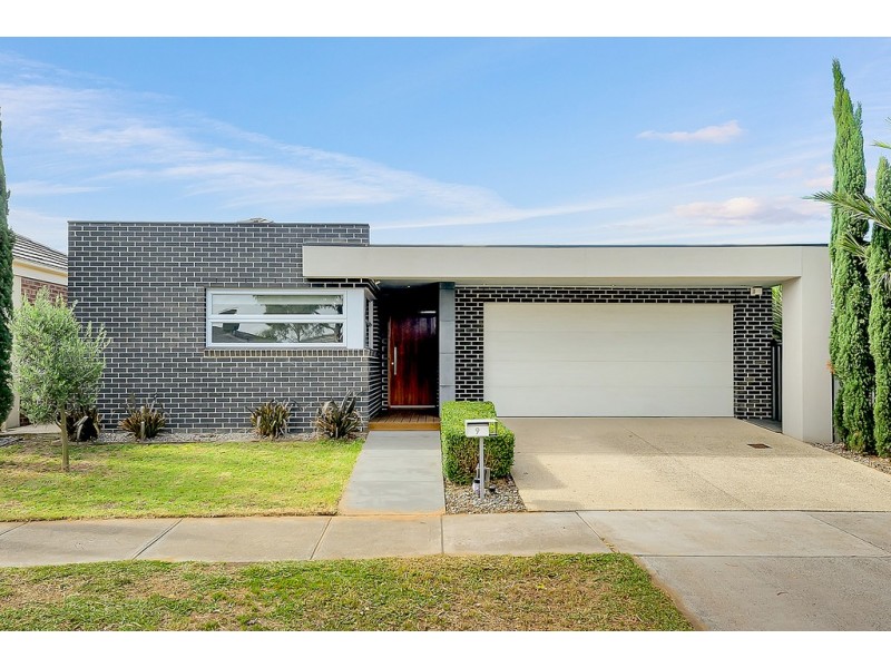 9 Grove Road, Craigieburn VIC 3064
