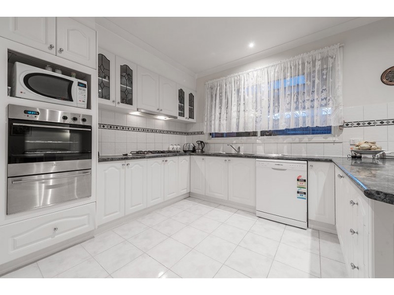 3 Alberton Avenue, Roxburgh Park VIC 3064