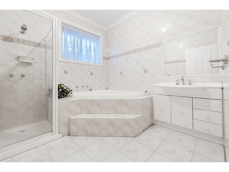 3 Alberton Avenue, Roxburgh Park VIC 3064