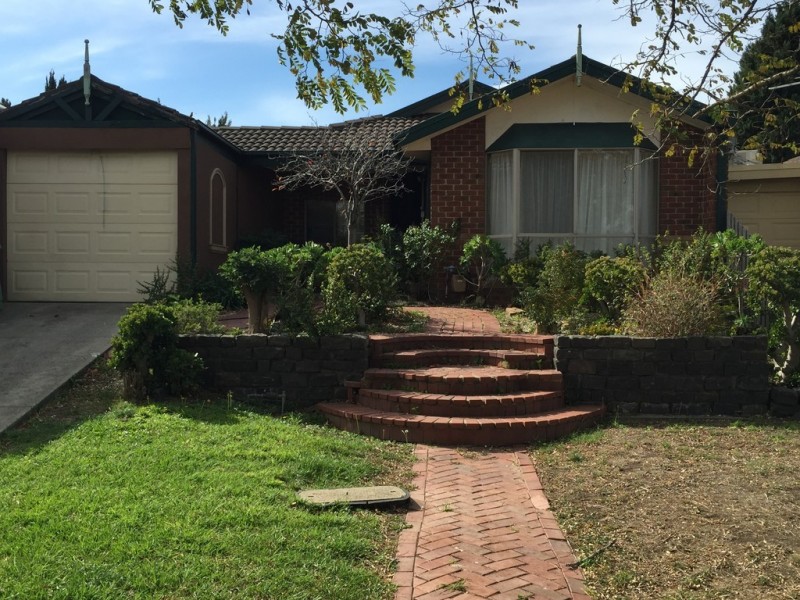 4 Satterly Way, Roxburgh Park VIC 3064