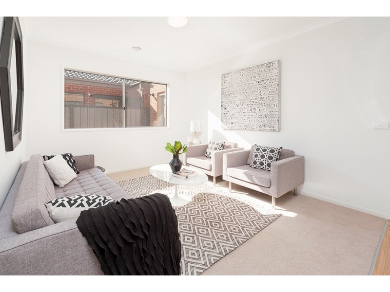 42 Scoria Circuit, Craigieburn VIC 3064