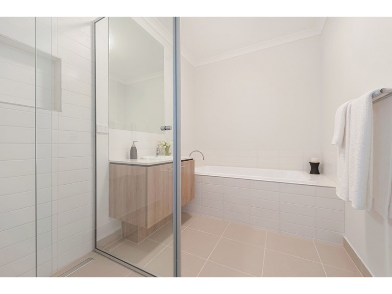 42 Scoria Circuit, Craigieburn VIC 3064