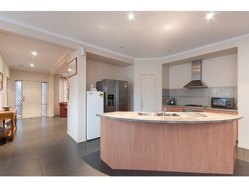 124 Malcolm Creek Parade, Craigieburn VIC 3064