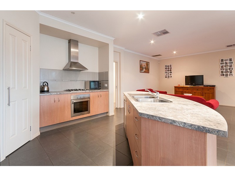 124 Malcolm Creek Parade, Craigieburn VIC 3064