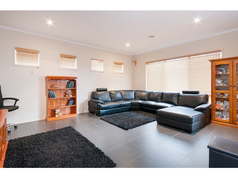 124 Malcolm Creek Parade, Craigieburn VIC 3064