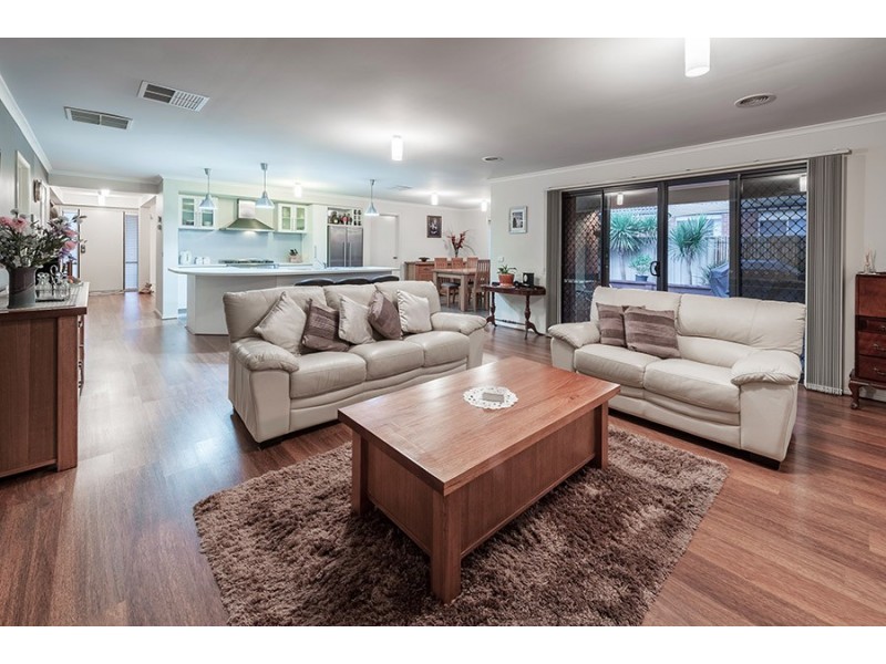 6 Long Island Circuit, Craigieburn VIC 3064