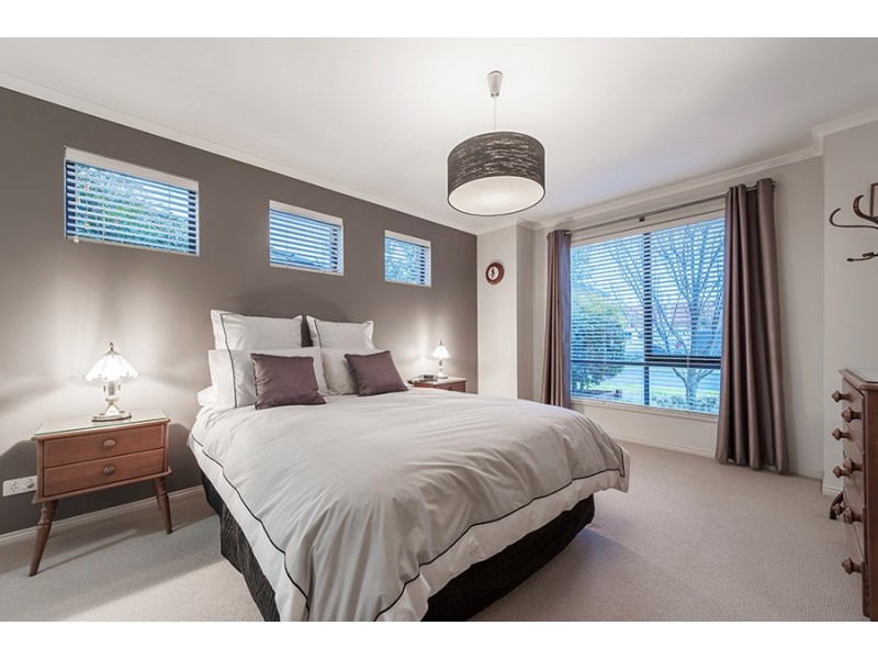 6 Long Island Circuit, Craigieburn VIC 3064