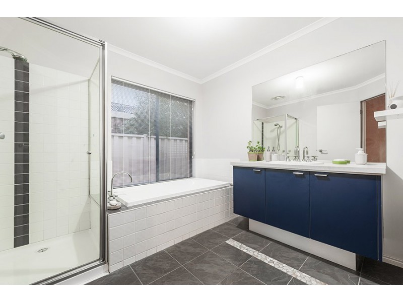 6 Long Island Circuit, Craigieburn VIC 3064