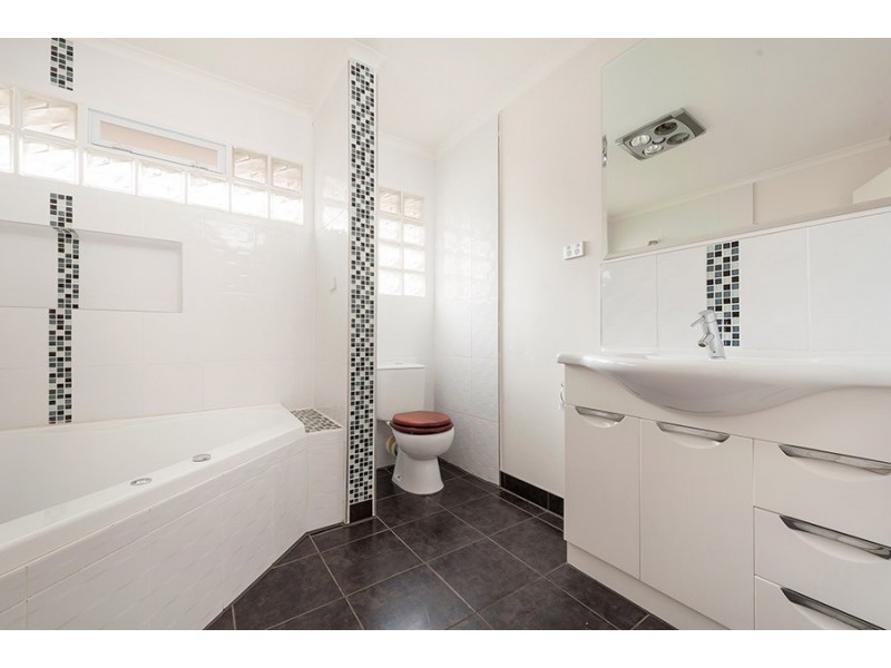 74 Wattleglen Street, Craigieburn VIC 3064