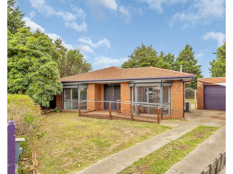 14 Pembroke Crescent, Craigieburn VIC 3064