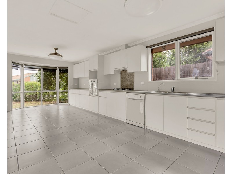 14 Pembroke Crescent, Craigieburn VIC 3064